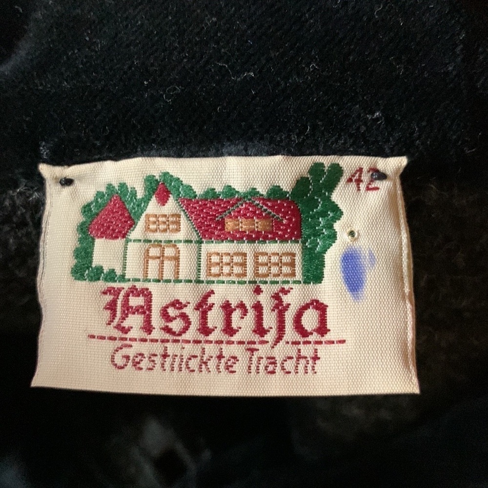 Astrifa Wool blend Bavarian jacket with velvet collar and trim Size 42 = Medium - Picture 9 of 13